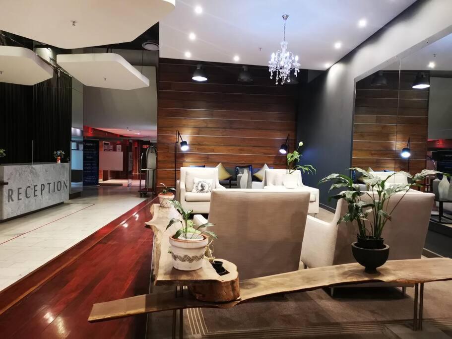 1007-Stunning Studio Apt With Incredible Joburg Views Йоханесбург Екстериор снимка